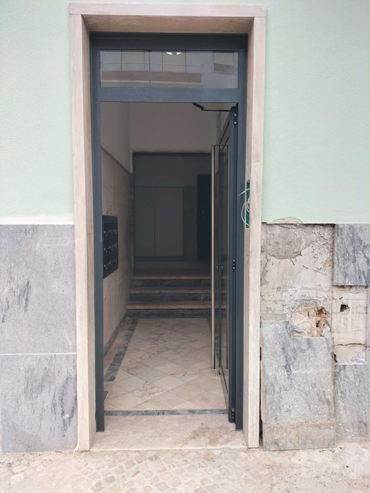 Apartamento T2 Totalmente Remodelado na Damaia de Cima - Amadora