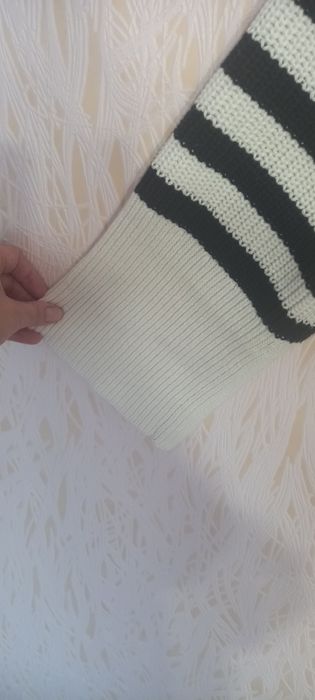 Теплий светр у смуги