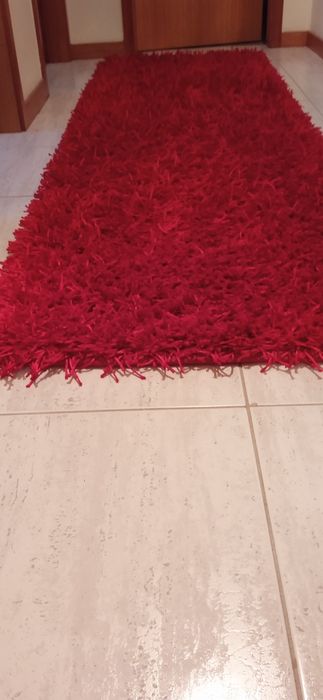 Tapete corredor vermelho