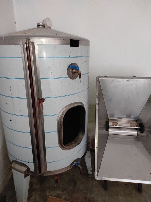 Cuba 550lt + esmagador inox