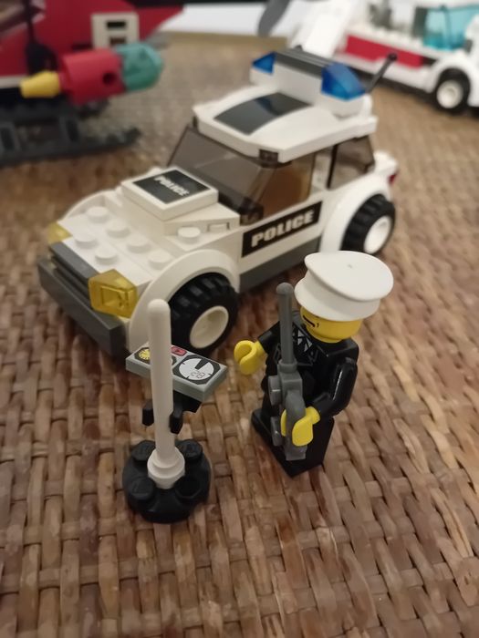 Lego City Policja, Straż, budowa pogotowie