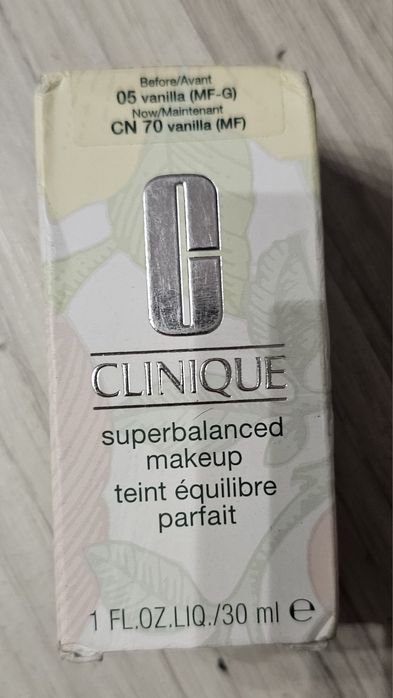 jedwabisty delikatny podkład clinique cn70