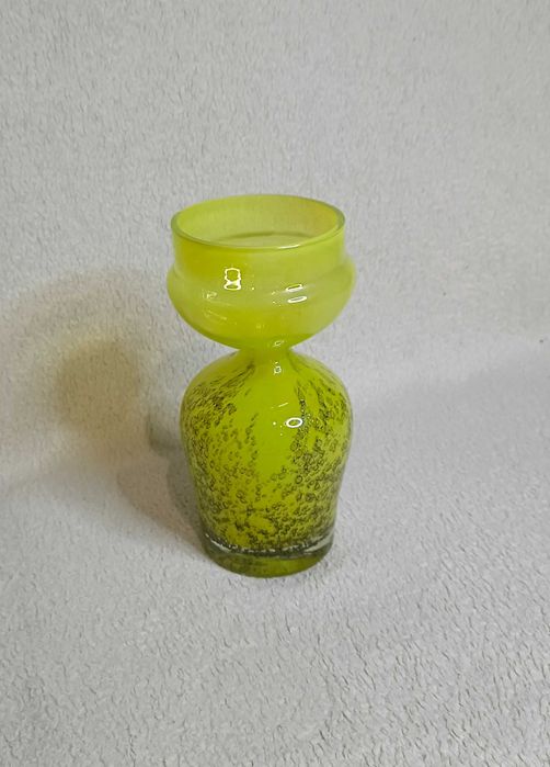 Dekoracyjny żółty wazon