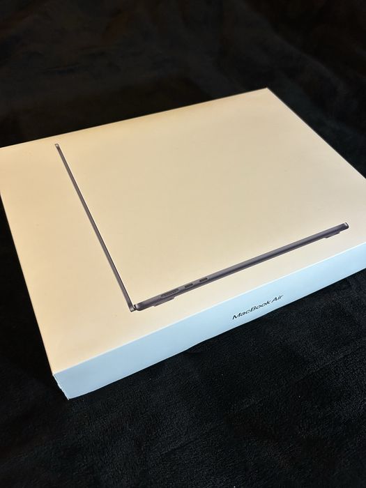 Apple MacBook Air 15” M3 (2024) — 16GB RAM / 256GB SSD