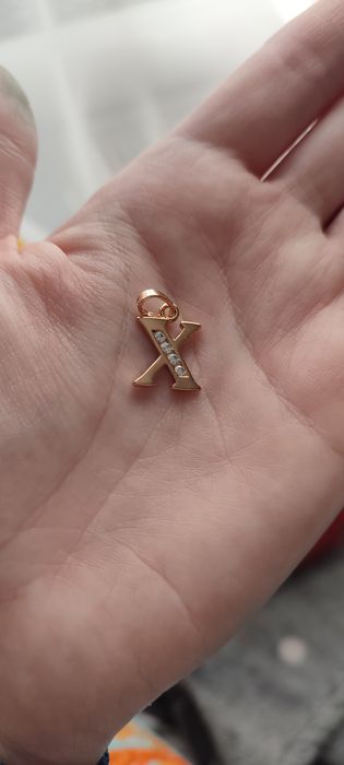 Кулончик у вигляді букви "Х"