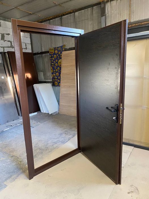 Технічні металеві двері в під'їзд, склад, підвал, магазин