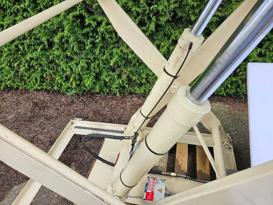 Plataforma Hidráulica para cais de carga  2T