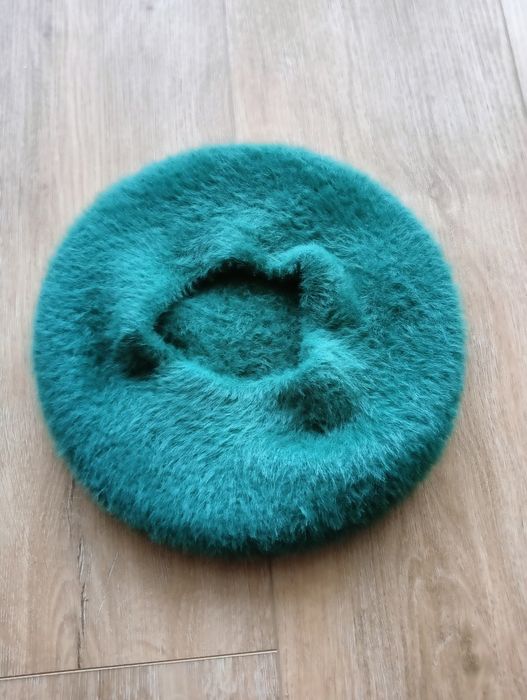 Włochaty ciepły beret damski