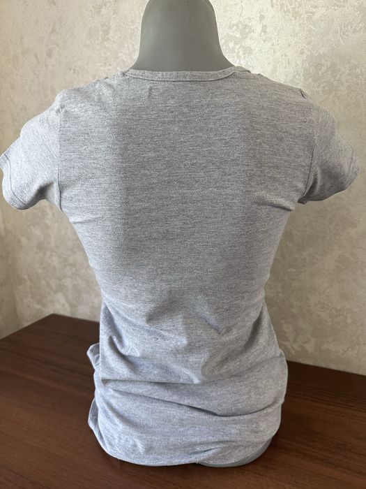 Базова сіра футболка в розмірі XS