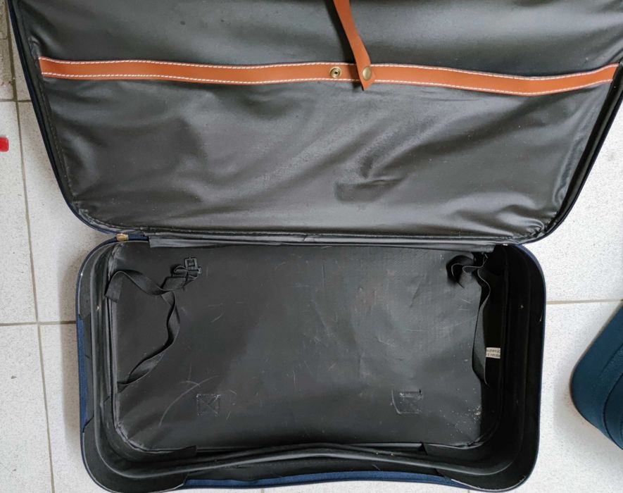 Set of 2 Travel Suitcases64585636402945122