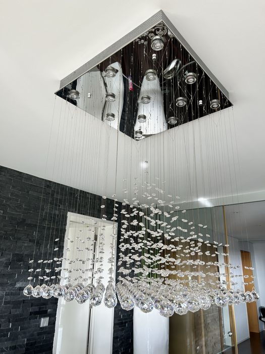 Luminária de Cristal Luxuosa – Grande e Sofisticada