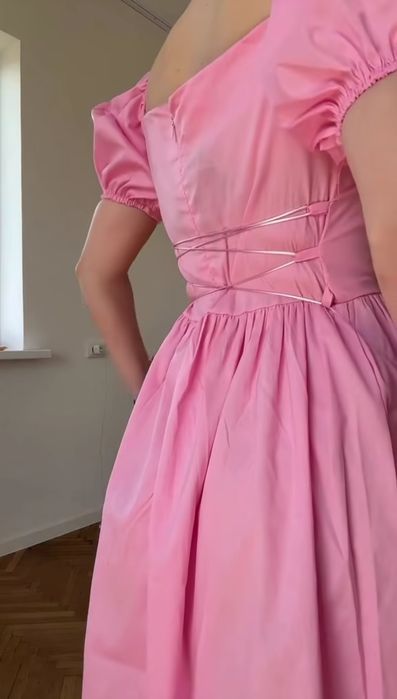 Рожева сукня максі