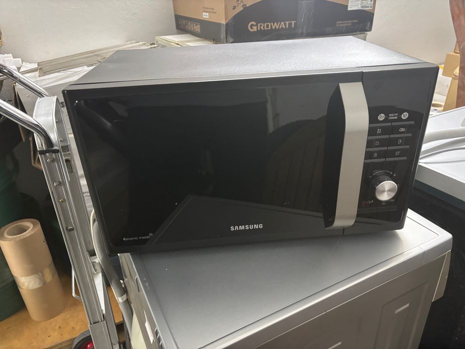 Microondas SAMSUNG MS23F301TAK preto