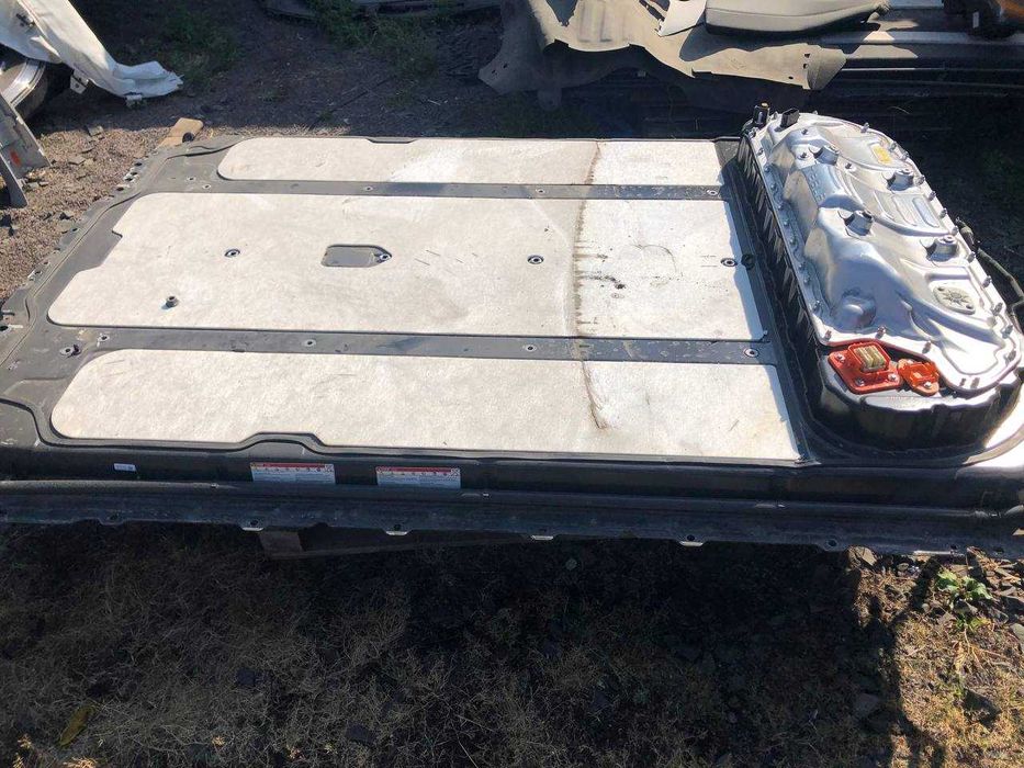 Двері передні задні ліві праві Tesla Model 3 2018-