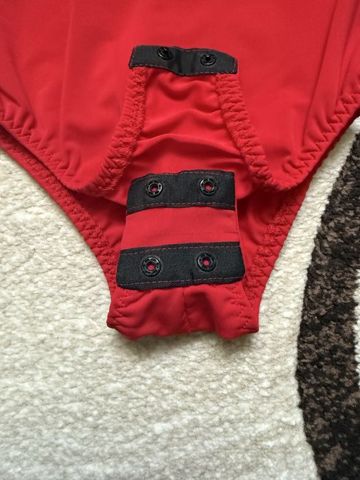 Бальне плаття, красивий яскраво червоний колір