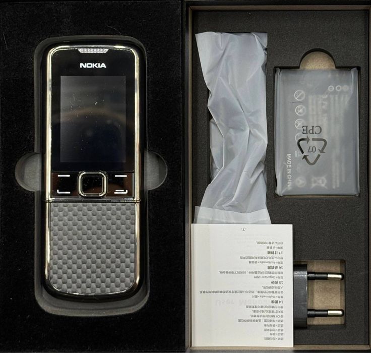 Nokia 8800 Arte Carbon — преміальний кнопковий телефон