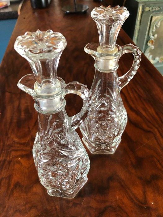 Dois galheteiros em vidro, bom estado