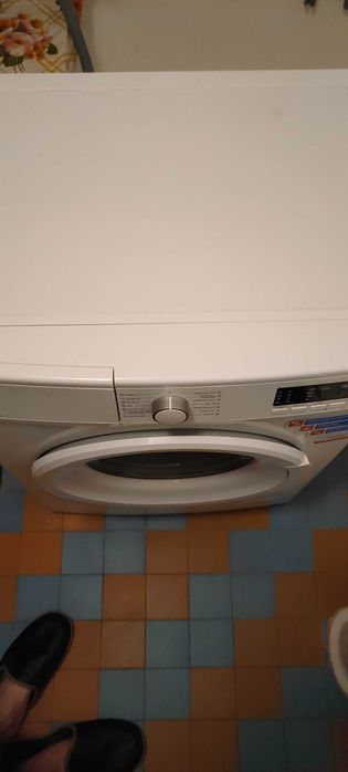 Pralka Sharp mało używana z 2022 roku.