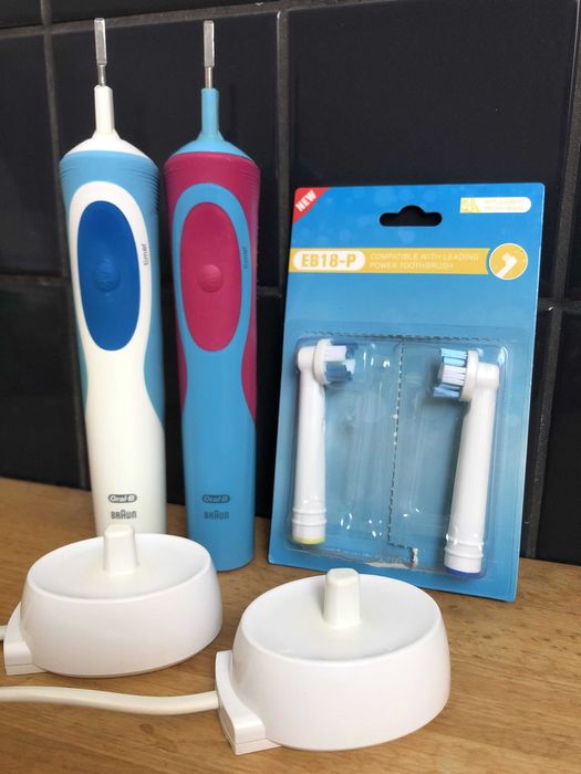 Komplet dwóch szczoteczek elektrycznych Braun Oral B