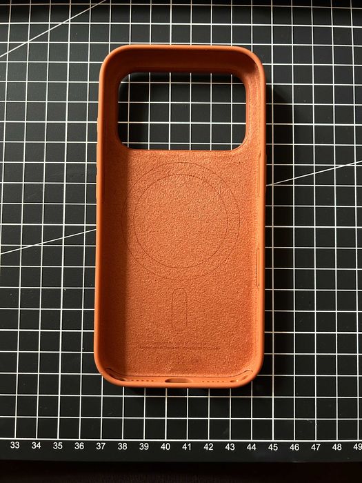 Silikonowe etui z MagSafe do iPhone’a 17 Pro – terakota