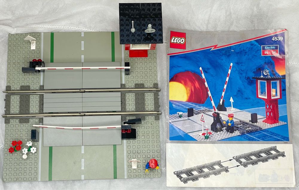 Conjunto Lego 4532 e 4539 Manual Crossing Level Completos