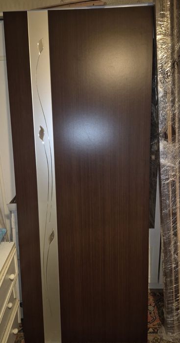 Продаю нові міжкімнатні двері з луткою
