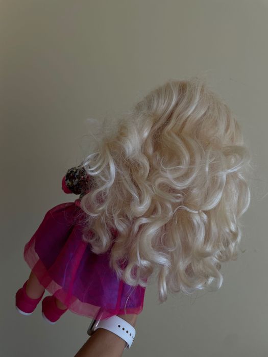 Lalka  z ruchomymi kolanami