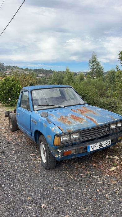 Carrinha Datsun + duas carroças