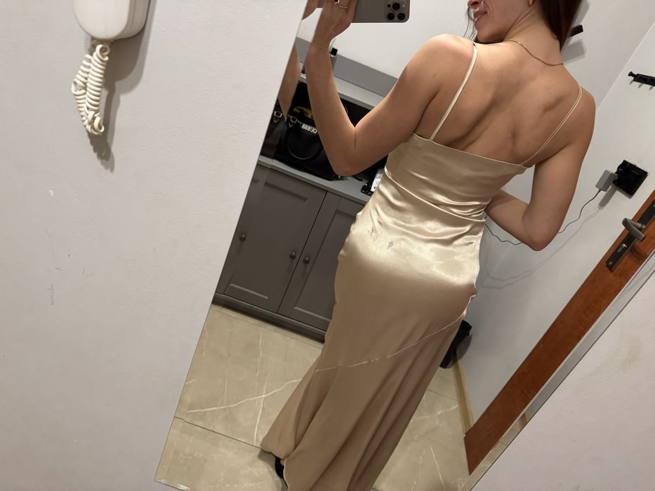 Długa sukienka w pięknym kolorze idealna na święta lub sylwestra S