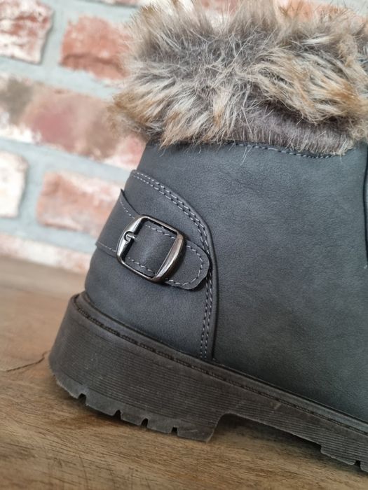 Szare traperki z futerkiem