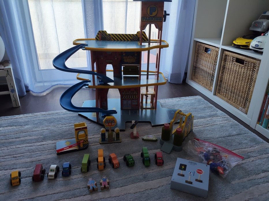 Garagem de brincar em madeira