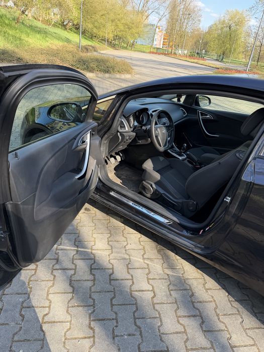 Opel Astra J Gtc 2.0 Cdti 215km