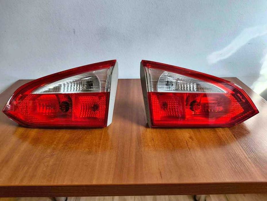 Tylne lampy w klape Ford focus mk3 kombi