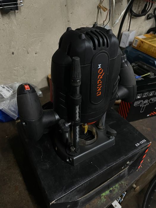 Фрезер з регулятором обертів Dnipro-M ER-120S + набір фрез.