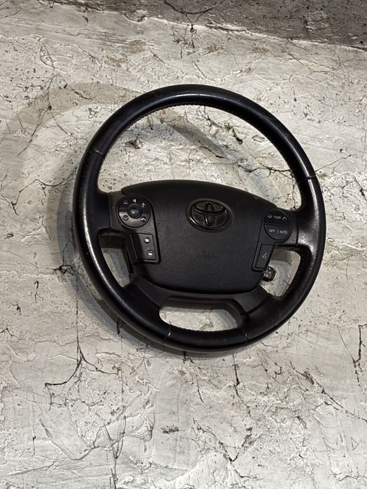 Кермо Toyota Sequoia руль