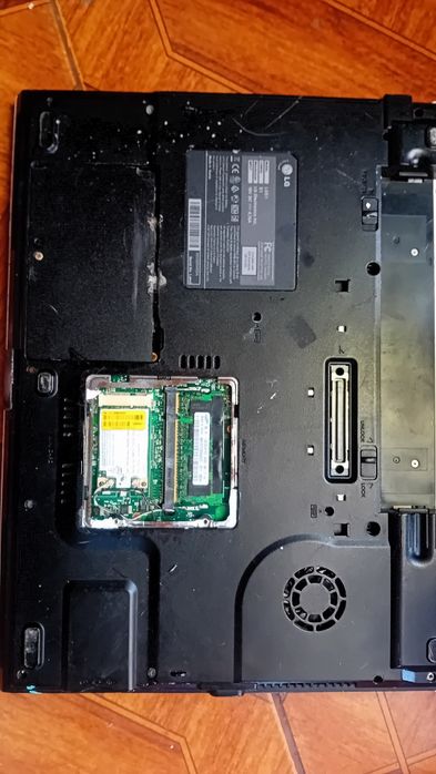 Portátil LG LM50 (LG51) – Para Peças ou Reparação (c/ RAM e Wi-Fi)