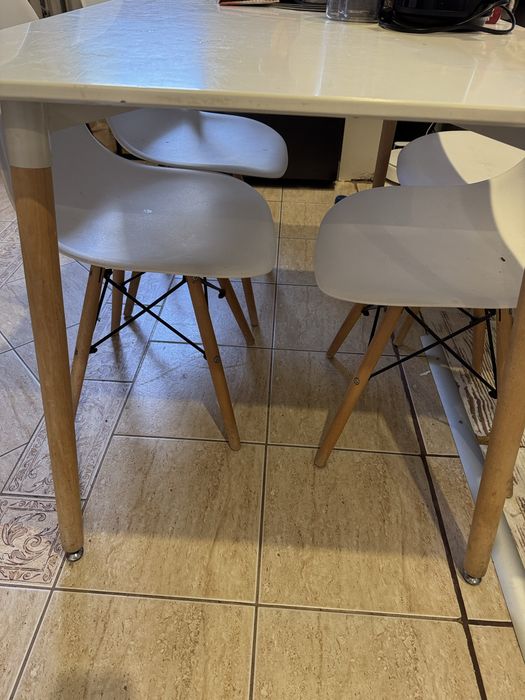 Sprzedam stół z krzeslami