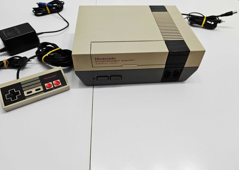 Nintendo NES NESE-001 European Version  + pad + zasilacz + RF Switch