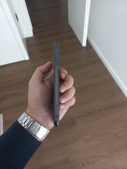 iPhone 11 64 GB - with WARRANTY64740810648321121