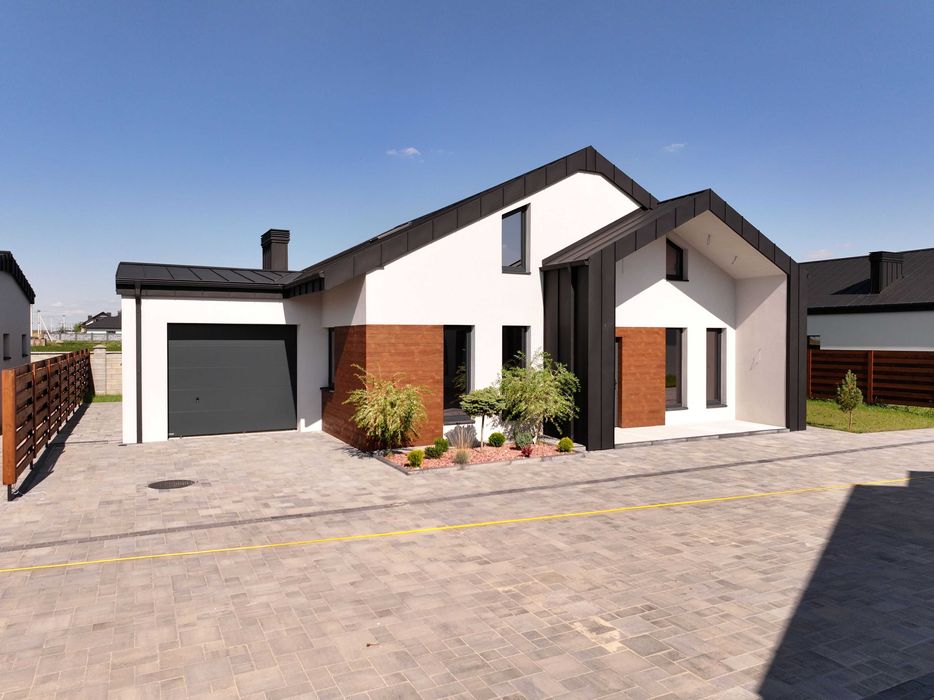 Продам вишуканий будинок із другим світлом! Гараж! 5 сотих землі 140м2