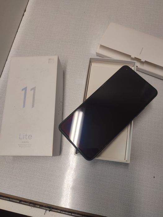 Бу.ксиоми ми 11 лайт.