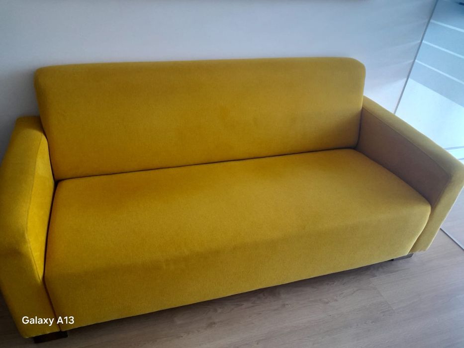 Sofá 3 lugares cor amarela