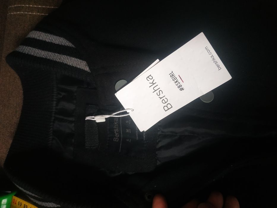 Продам куртку бомбер Bershka Испания # размер S