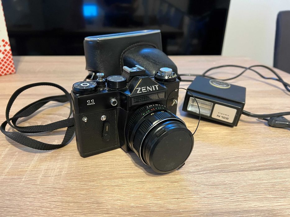 Zenit 11 + Helios 44M + lampa błyskowa – analogowy aparat na kliszę