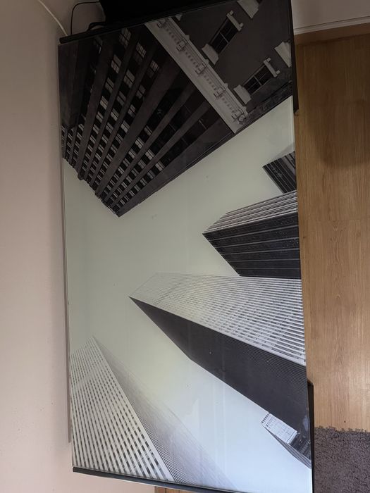 ⸻  Mesa de Secretária em Vidro Temperado com Estrutura Metálica