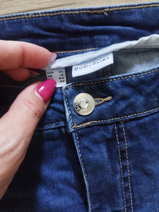 Spodnie jeans 42
