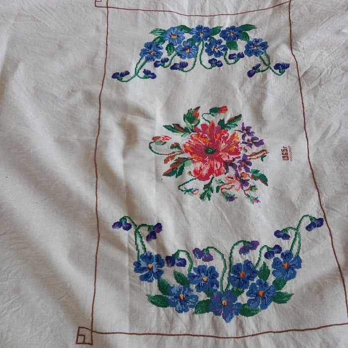 Продаю вишитий рушник та скатертину