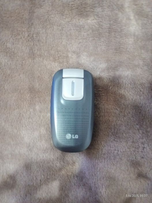 W dobrym stanie  telefon LG KG 376