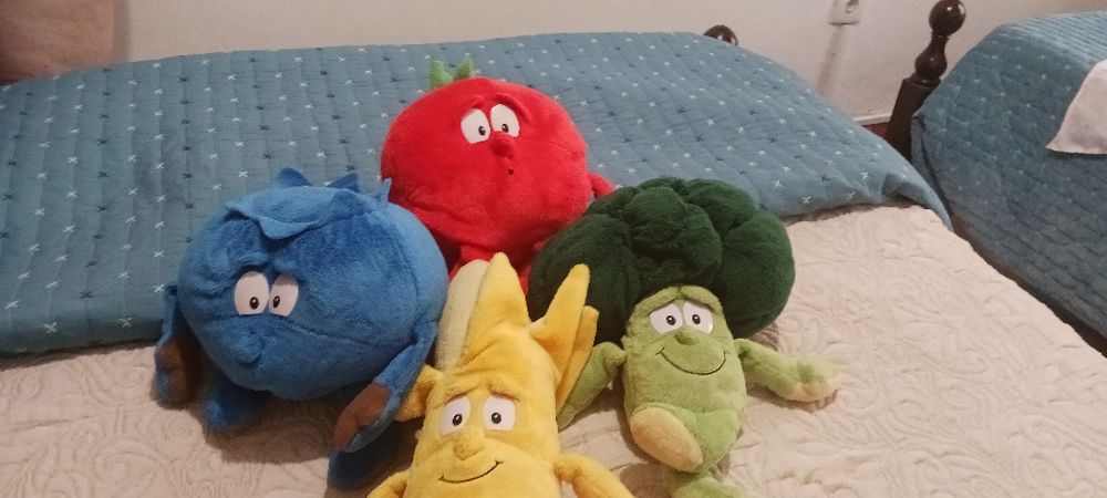 Conj 4 Peluches  de criança  oferta o polvo