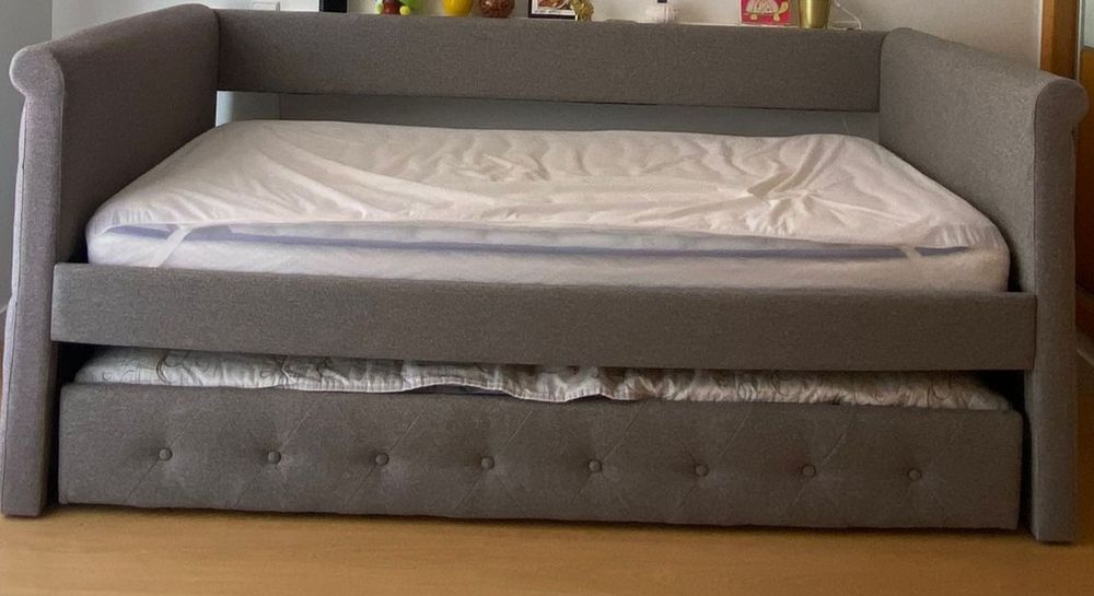 Vende-se cama gavetão com estrados e colchões
